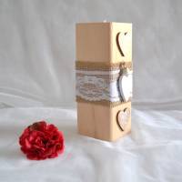 Teelichthalter aus Holz mit romantischer Herzdekoration Bild 2