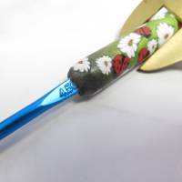 Häkelnadel 4,5 mm mit handmodelliertem Griff aus Polymer Clay  Gänseblümchen  und Marienkäfer Bild 6