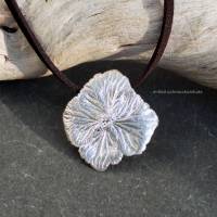 Kettenanhänger aus Silber Hortensienblüte Bild 2