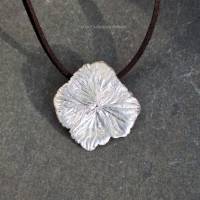 Kettenanhänger aus Silber Hortensienblüte Bild 4