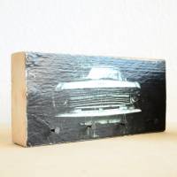 Opel Kadett B als Schlüsselbrett mit 4 Hufnägeln, Upcycling alter Holzbalken, Foto auf Holz Bild 2