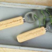 Flaschenöffner Holz graviert personalisiert Geschenk Bild 2