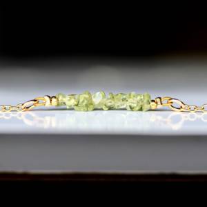 Edelstein Armband Peridot Rohstein vergoldet perfekt als Geburtsstein Schmuck als außergewöhnliches Geschenk Bild 3