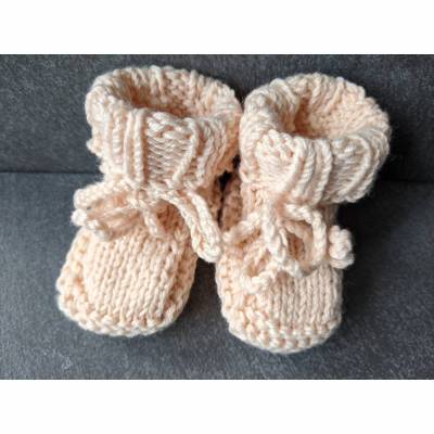 Edle Babyschühchen aus reiner Wolle apricot