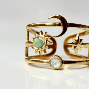 Opal Ring Mond himmlisch mit Sonne Mond und Sterne als Astrologie schmuck oder Himmelskörper Ring Bild 1
