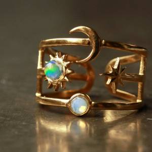 Opal Ring Mond himmlisch mit Sonne Mond und Sterne als Astrologie schmuck oder Himmelskörper Ring Bild 2