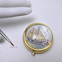 Pillendose Segelschiff vor Leuchtturm Motiv handgemalt Bild 2