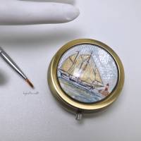 Pillendose Segelschiff vor Leuchtturm Motiv handgemalt Bild 3