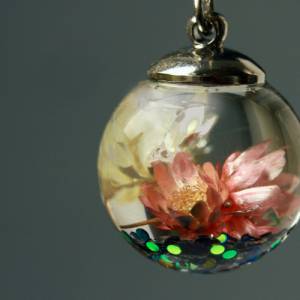 Blüten Halskette Blumenschmuck Terrarium in Gießharz Stück Garten als Halskette als Geschenk für sie für Frauen Freundin Bild 2