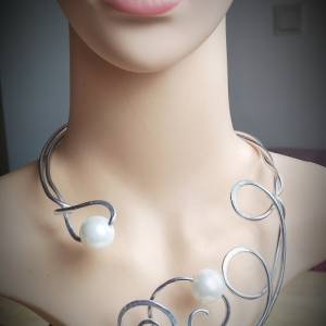 Aluminiumdraht-Halsreif , Halsreif silber , barockes Perlencollier,Medusa,offene Halskette, perlenkette silber,,Halsreif Bild 7