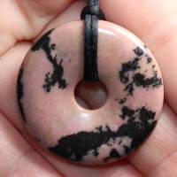 Rhodonit (Donut) | Halskette mit Band --- Stein-Größe: 35 mm Bild 7
