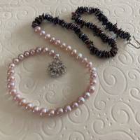 Perlenkette rosa lila 44 cm lang, Vorderverschluss, halb halb Perlenkette, exklusiv, Geschenk Frauen, Handarbeit Bayern Bild 1