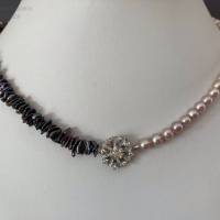 Perlenkette rosa lila 44 cm lang, Vorderverschluss, halb halb Perlenkette, exklusiv, Geschenk Frauen, Handarbeit Bayern Bild 5