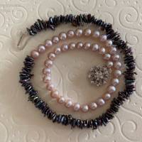 Perlenkette rosa lila 44 cm lang, Vorderverschluss, halb halb Perlenkette, exklusiv, Geschenk Frauen, Handarbeit Bayern Bild 6