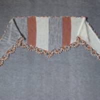 Dreieckstuch, Schaltuch aus weicher handgefärbter Wolle, gestrickt und gehäkelt, Schal, Stola Bild 5