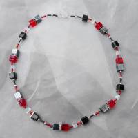 Magnifique Carré rot - schwarz  Collier Kette mit quatratischen Glas - Perlen Glaswürfeln Bild 1