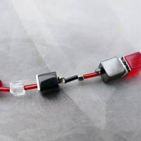 Magnifique Carré rot - schwarz  Collier Kette mit quatratischen Glas - Perlen Glaswürfeln Bild 3