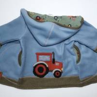 Baumwollfleece Jacke in Gr. 98, komplett gefüttert, in hellblau/olive, mit Traktor Stickerei Bild 1