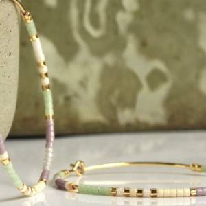 Pastel Miyuki Creolen ein handgefertigtes großes vergoldetes Ohrringpaar mit Perlen als minimalistisches Geschenk Bild 1
