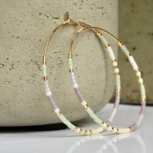 Pastel Miyuki Creolen ein handgefertigtes großes vergoldetes Ohrringpaar mit Perlen als minimalistisches Geschenk Bild 4