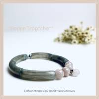 Tube Armband "Perlen Tröpfchen". Armband aus Acryl Röhrenperlen. Grau Marmoreffekt, Naturstein Perlen, Tropfen. Bild 1