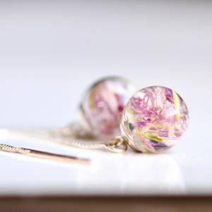 Sterlingsilber Durchziehohrringe mit lila rosa Blüten und Moos in Gießharz / Geschenk für sie / origineller Schmuck Bild 3