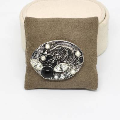 Vintage Brosche Oval Silberfarbe Schmucksteine weiß schwarz Kunststoff Handarbeit Made in Germany Geschenk Muttertag