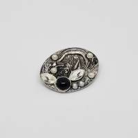 Vintage Brosche Oval Silberfarbe Schmucksteine weiß schwarz Kunststoff Handarbeit Made in Germany Geschenk Muttertag Bild 2