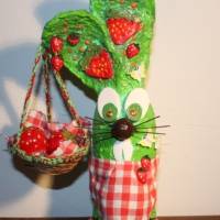 Osterhase ERDBEERHASERL handgefertigte Künstler-Figur Osterdeko Geschenk für Erdbeer-Fans Geldgeschenk Bild 1