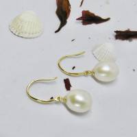 Perlenohrhänger aus wunderschönen weißen Tropfenperlen 9 x 8,5 mm Bild 2