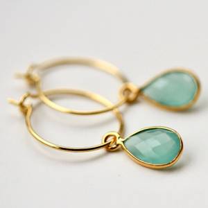 Aqua Chalzedon Ohrringe als Creolen oder Ohrhänger mit blauen opaken Edelsteinen als originelles Geschenk für sie Bild 3
