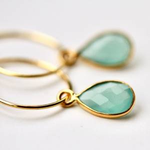 Aqua Chalzedon Ohrringe als Creolen oder Ohrhänger mit blauen opaken Edelsteinen als originelles Geschenk für sie Bild 4