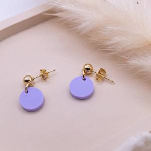 Ohrringe Punkte Lila aus Acryl in Gold allergikerfreundlich aus Edelstahl - leichte Ohrringe Punkt Lavendel - Geschenkid Bild 1