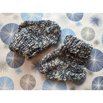 Hübsche BabySöckchen - Neugeborenen-Socken dunkelblau mit weißen Tupfen