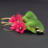 Creolen, Ohrringe mit Blüten in grün und pink Bild 3