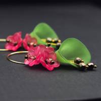 Creolen, Ohrringe mit Blüten in grün und pink Bild 4
