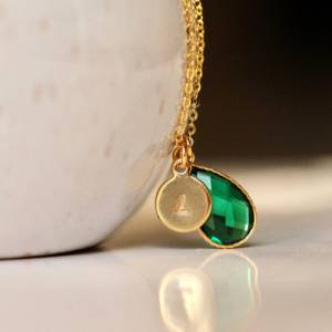Geburtsstein Kette Initial Smaragd Sterlingsilber vergoldet als personalisiertes Geschenk für sie handgemachter Schmuck Bild 3