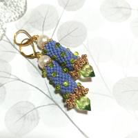 Fröhliche Ohrringe lila grün handgestickt handgemacht Ohrhänger Bild 1