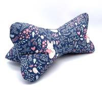 Leseknochen/Nackenkissen aus blauem Baumwollstoff mit floralen Motiven und Füchsen, handgearbeitet Bild 1