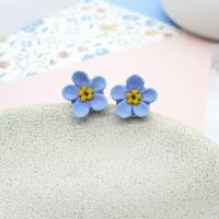 Kleine Ohrstecker, Vergissmeinnicht Ohrringe Polymer Clay, kleine Ohrringe, Blumen Ohrstecker, blaue Blumen Ohrringe Bild 4