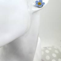 Kleine Ohrstecker, Vergissmeinnicht Ohrringe Polymer Clay, kleine Ohrringe, Blumen Ohrstecker, blaue Blumen Ohrringe Bild 5