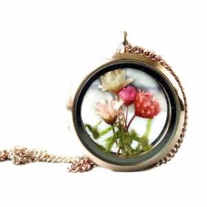 Blüten Medaillon Kette / Kette Blumenstrauß und Moos / Geschenk für Sie / Naturliebhaber Schmuck Bild 3