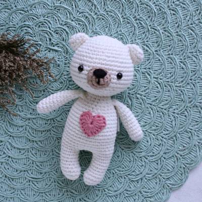 Kuscheltier gehäkelter Teddy Mini Polarbär weiß aus Baumwolle – Handgemachtes Geschenk