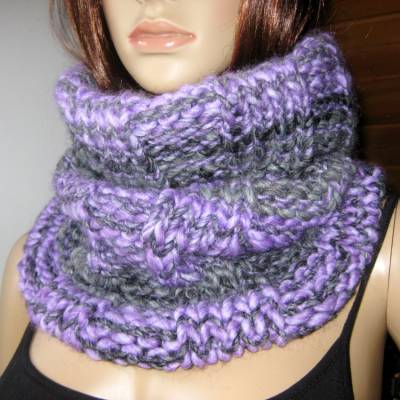 Schlauchschal, gestrickt aus dickem Effektgarn, Loop, Schal