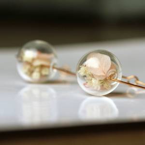 Blüten Ohrringe Hortensien in Glasperlen Bild 5