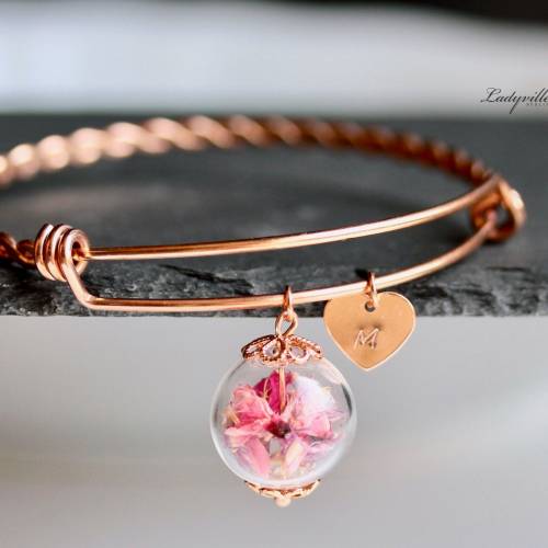 Personalisierter Armreif Blüten Perle Initial Schmuck Personalisiertes Geschenk