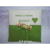 Kissen als Geldgeschenk zur Hochzeit grün Pünktchen, Appli Herz,Hochzeitskissen, Geschenkidee-personalisiert Bild 1