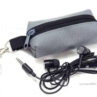 Schlüsselanhänger Minitasche grau mausgrau mit Reißverschluß schwarz, Kosmetik Kleingeld Kopfhörer, by BuntMixxDESIGN Bild 1
