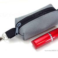 Schlüsselanhänger Minitasche grau mausgrau mit Reißverschluß schwarz, Kosmetik Kleingeld Kopfhörer, by BuntMixxDESIGN Bild 3