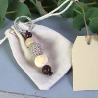 Schlüsselanhänger Taschenanhänger Holzperlen lila mit Häkelperle Bild 4